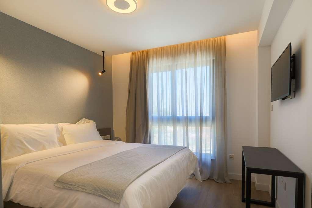 Quality Lodge, BW Premier Collection Ларнака Стая снимка
